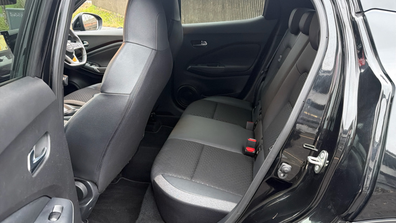 Nissan Juke 1.0 DiG-T N-Connecta 5dr Petrol Hatchback